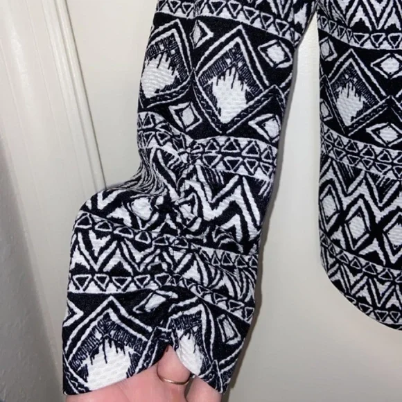 Charlotte Ruse Aztec Cropped Jacket with Scrunched Sleeves - Picture 2 of 4